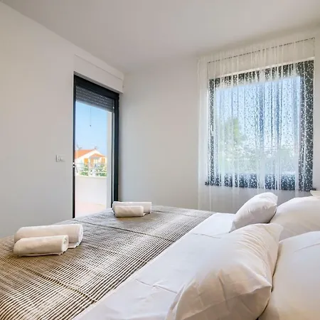 Πανσιόν K&t Sea Side Luxury 4*