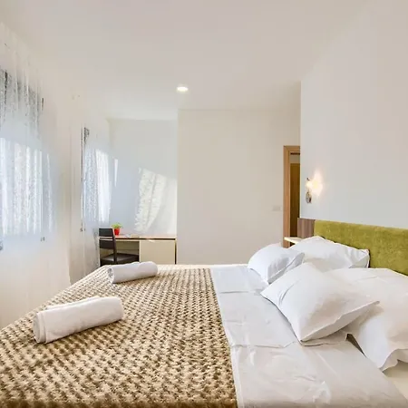 K&t Sea Side Luxury Pensjonat Pula